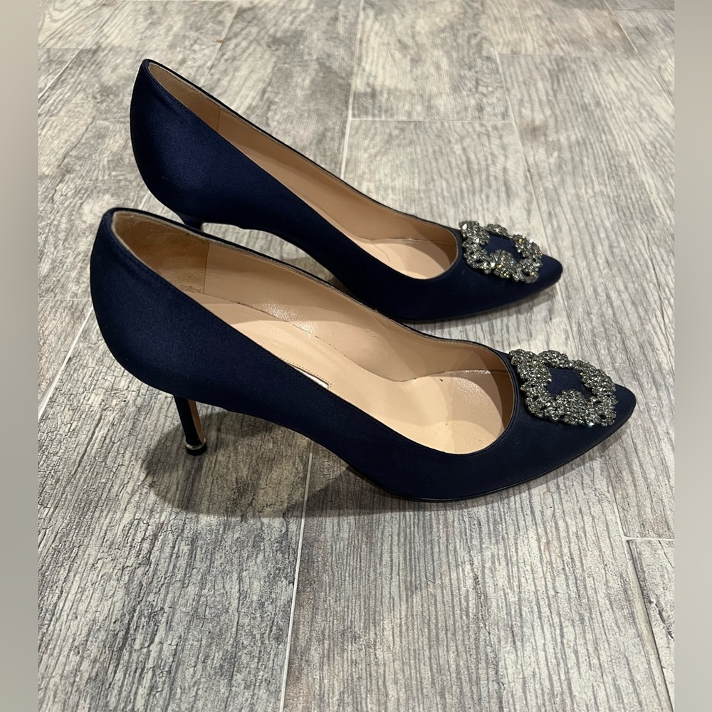 Manolo Blahnik navy 70mm Hangisi pump heels